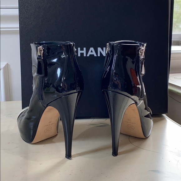 100% Authentic Chanel patent  leather booties - Picture 5 of 6